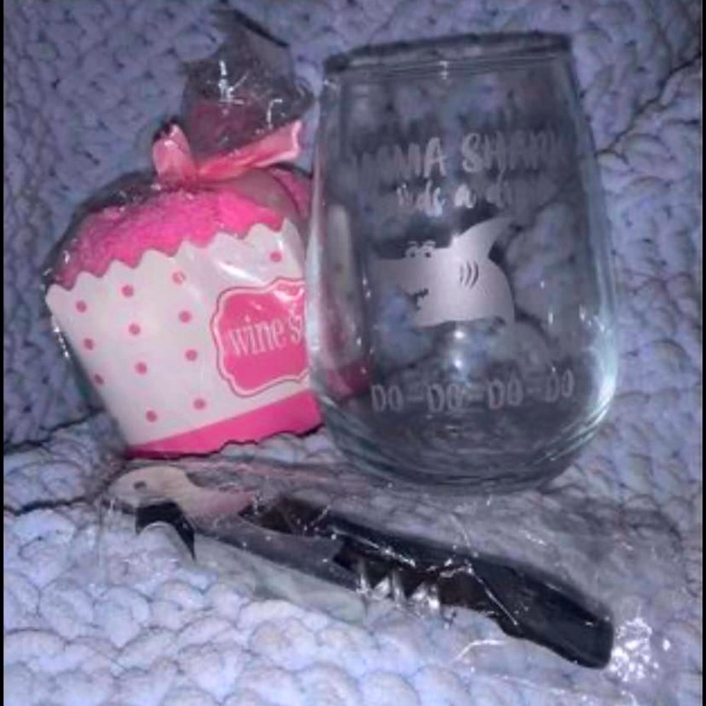 Mama shark wine glass bundle